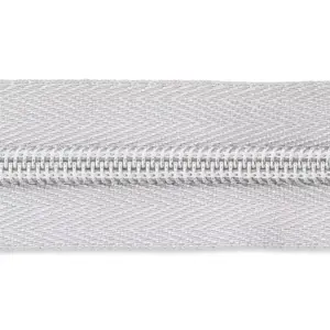 Endlosreißverschluss in silber mit 5 mm Breite, geeignet für verschiedene Nähprojekte und textile Anwendungen.