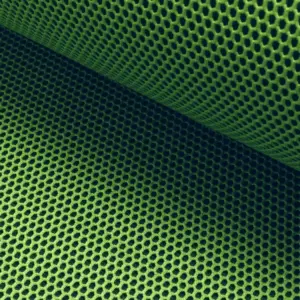 Grünes 3D-Netzgewebe mit gleichmäßigen Löchern, das eine strukturierte Oberfläche zeigt.