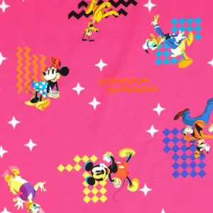 Pinkes Stoffmuster mit Disney-Charakter Mickey Mouse, wiederholt abgebildet, kombiniert mit gelben und blauen quadratischen Elementen und weißen Sternen
